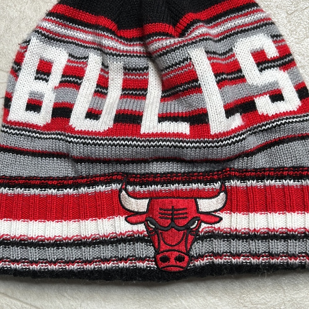 Mitchell & Ness Bulls Beanie OS Black Red Gray Knit Winter Hat Logo - Picture 4 of 5